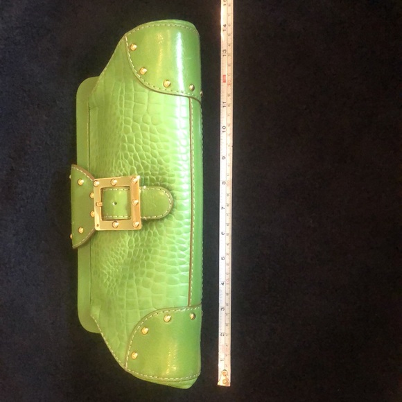 Green Michael Kors versatile clutch with gold hardware - Picture 11 of 12